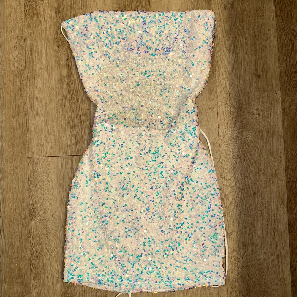 White Sequence BodyCon Dress🤩